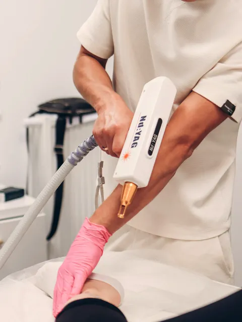 Perawatan kategori Laser & Teknologi di Laasya Derma Clinic