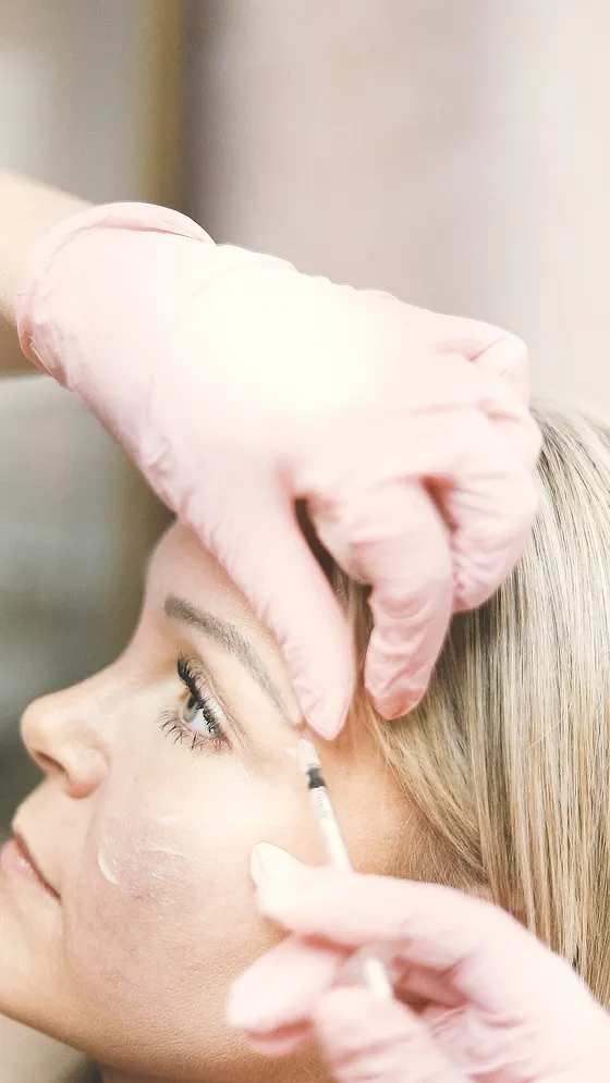 Collagen Stimulator di Laasya Derma Clinic — membangun kolagen secara bertahap untuk kekencangan kulit