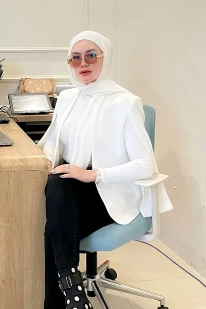 dr. Izza Tanzihul Fikri, dokter penanggung jawab Laasya Derma Clinic