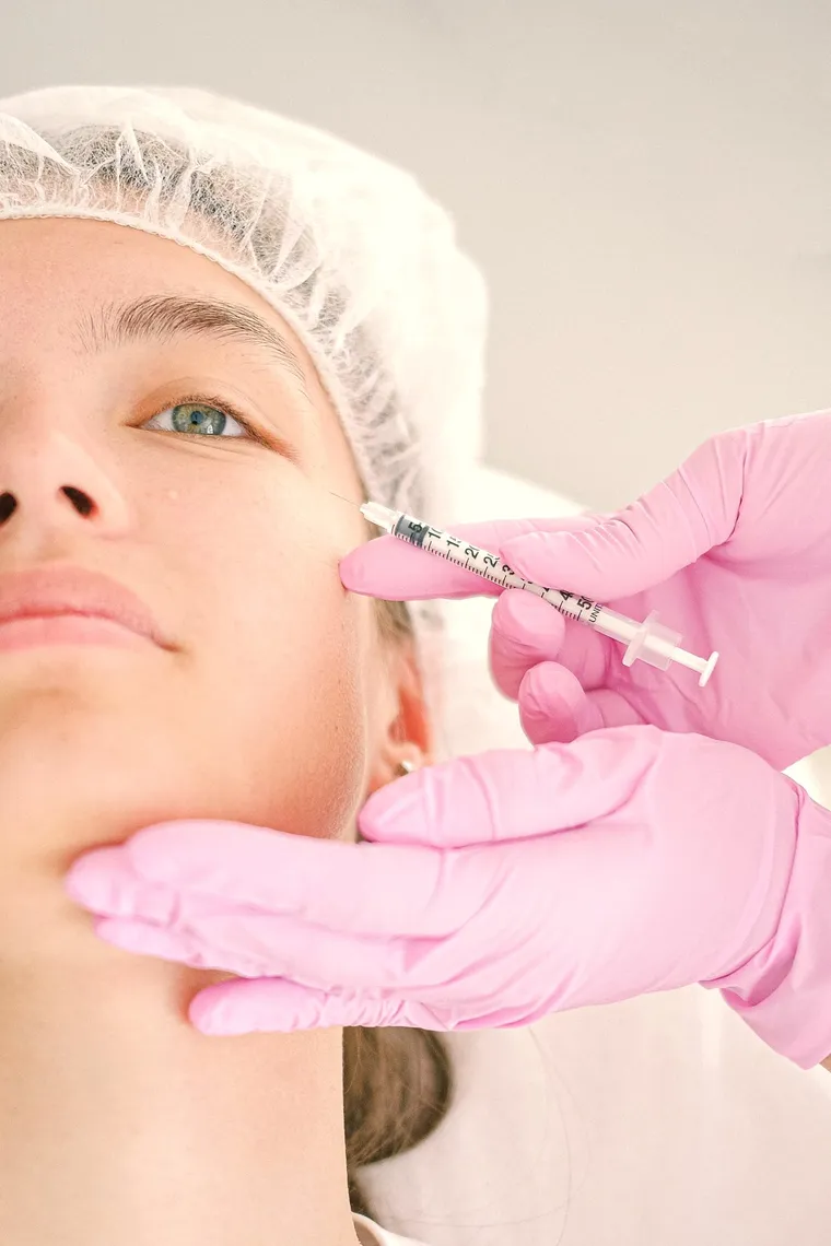 Under Eye Filler — mengurangi kesan lelah pada cekungan bawah mata